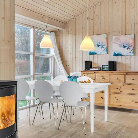 Gorgeous Home In Hojby With Sauna Vakantiehuis Højby